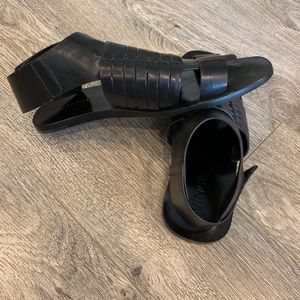 Vince size 38 (7.5) sandals.